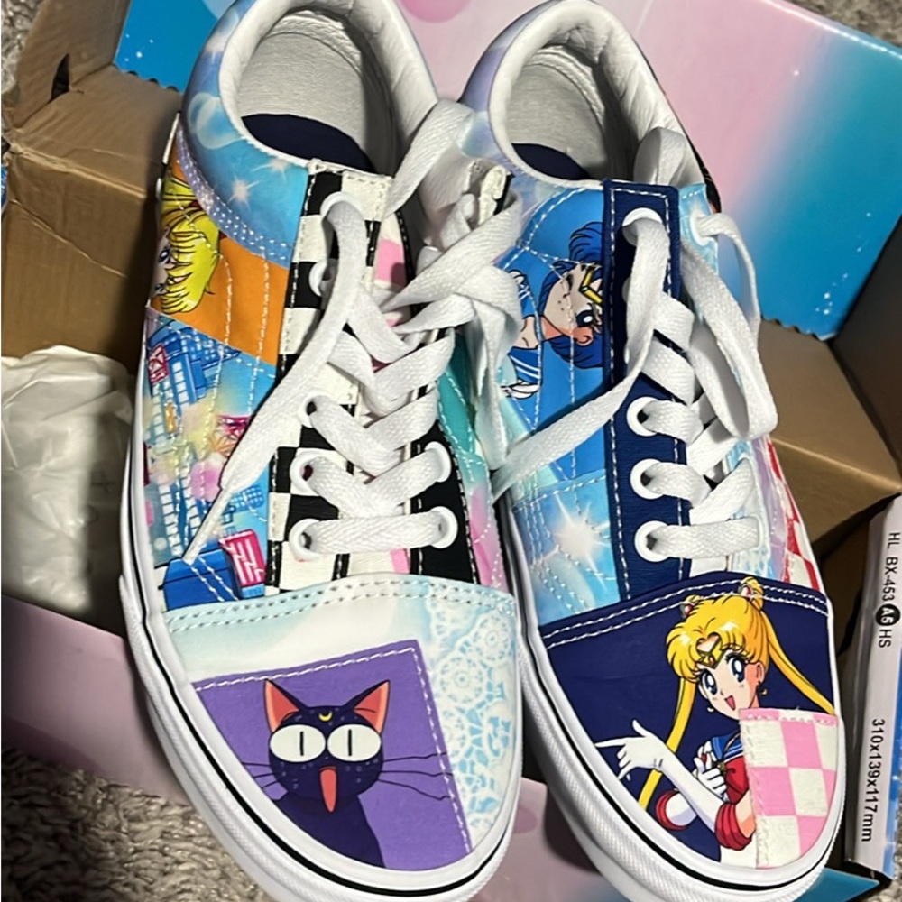Vans x Sailor Moon Old Skool - Picture 3 of 4
